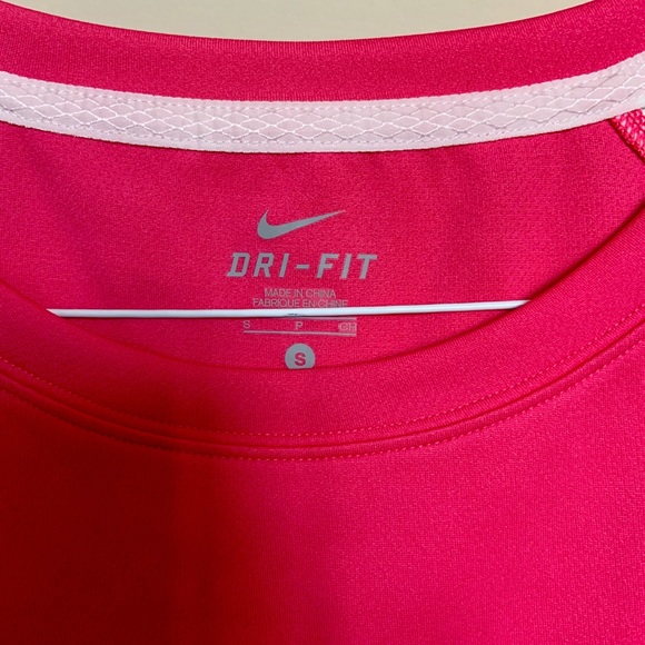 🌸 Nike NWT classic SS top - Picture 3 of 3